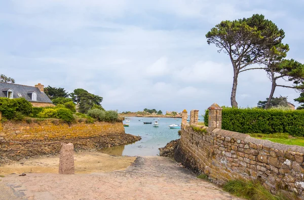 Paisaje en la pintoresca isla de Brehat en Bretaña, Francia — Foto de Stock