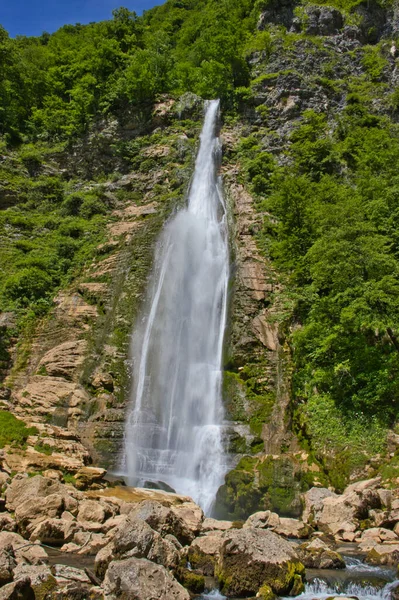 Blick Auf Den Großen Wasserfall Oniore Der Zum Fluss Toba Stockfoto