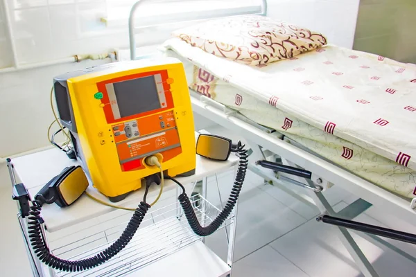 Pozadí Nového Žlutého Defibrilátoru Nemocnici Pro Péči Zdraví — Stock fotografie