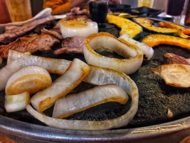 Soğan büfesi. Izgara. Lezzetli.