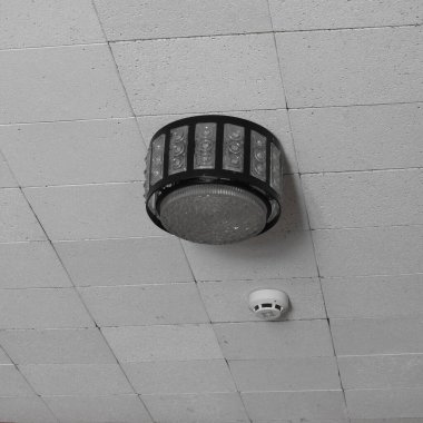 Eski paslı metal zincir