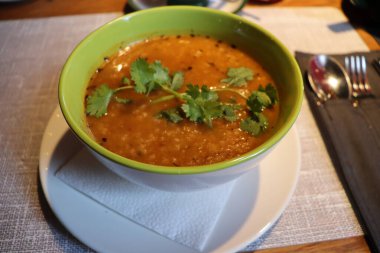 Bir kase çorba, akşam yemeği.