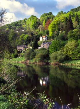 Nehir kenarındaki evler, Wye Nehri, Wye Vadisi, Dean Ormanı, Herefordshire, İngiltere, İngiltere, Avrupa