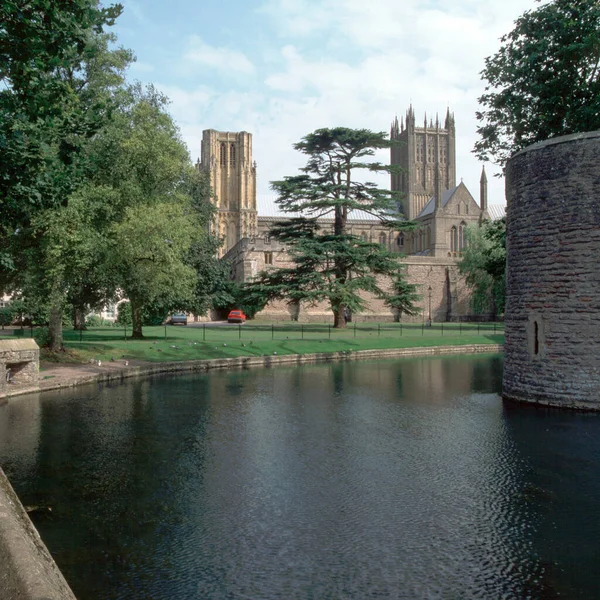 Moat Bishops Palace Cathedral Wells Wessex Somerset England Europe — Stock Photo, Image