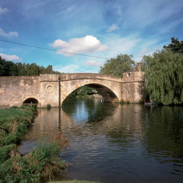 Historiska Halvpenny Bridge Över Floden Thames Lechlade Gloucestershire Cotswolds England — Stockfoto