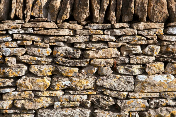 Sbriciolatura Vecchio Lichene Coperto Cotswold Struttura Della Parete Secco — Foto Stock