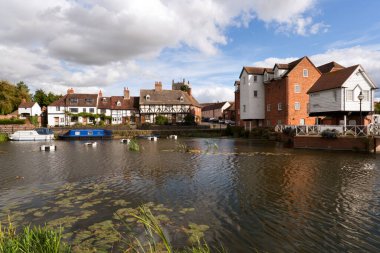 Tewkesbury, Gloucestershire, Severn Vale, İngiltere 'deki Abbey Mill' in pitoresk bir köşesi.