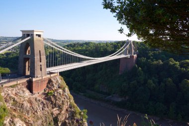 İngiltere 'nin Bristol şehrinin Clifton bölgesindeki Clifton Askı Köprüsü' nün tarihi simgesi.