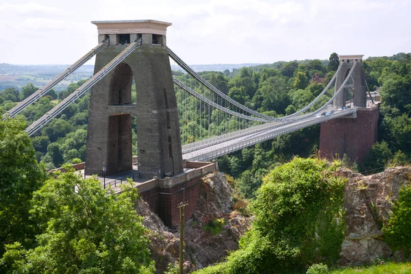 İngiltere 'nin Bristol şehrinin Clifton bölgesindeki Clifton Askı Köprüsü' nün tarihi simgesi.