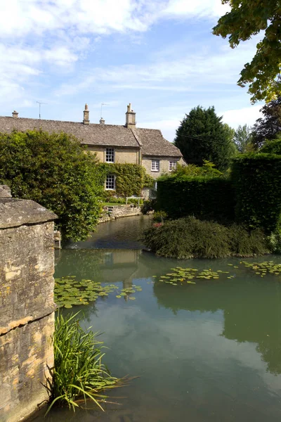 Inglaterra Cotswolds Oxfordshire Rincón Tranquilo Junto Río Windrush Burford — Foto de Stock