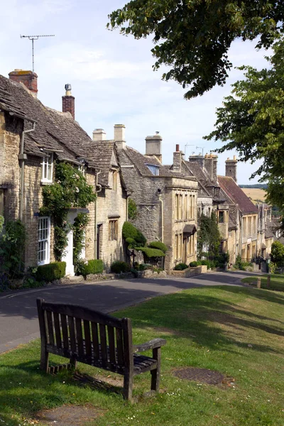 Resimli Burford Oxfordshire Cotswold Ngiltere Yaz Sokak Sahnesi — Stok fotoğraf