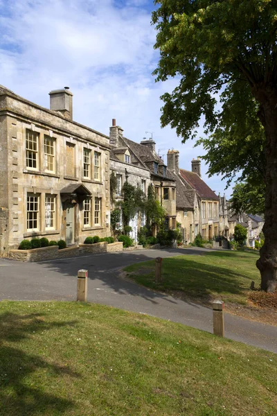 Quaint Old Cotswold Cottages Line Hill Burford Cotswolds Oxfordshire — стокове фото