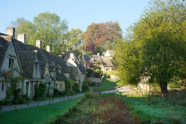 Early Autumn Scene Picturesque Cotswold Cottages Bibury Cotswolds Gloucestershire England — Stock Photo, Image