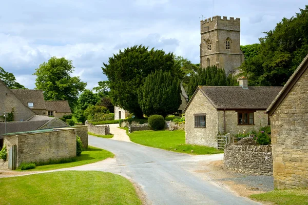 英国格洛斯特郡汉普顿内特的一个小乡村Cotswold村落 — 图库照片