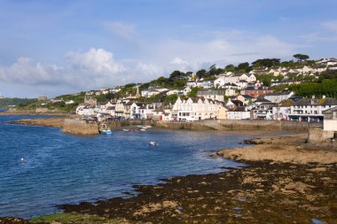St Mawes, İngiltere - 20 Mayıs 2006: Resimli liman ve kasabaya doğru bakın, St Mawes, Cornwall, İngiltere, İngiltere, Avrupa