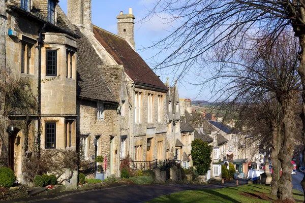 Burford Oxfordshire 3Rd February 2011 Winter Sunshine Picturesque Houses Line — Stock Photo, Image