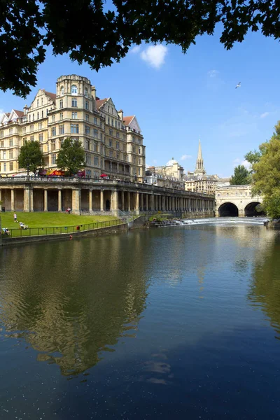 Bath Juli 2011 Bezienswaardigheden Bij Rivier Avon Zomerzon Stad Bath — Stockfoto