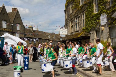 Tetbury, Gloucestershire, İngiltere - 27 Mayıs 2013: Tetbury Woolsack Day 2013, Gloucestershire, İngiltere