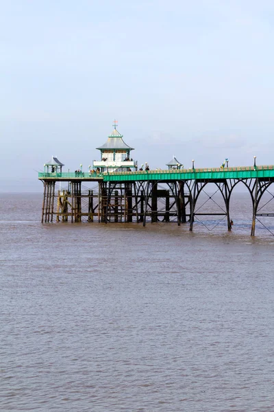 Clevedon Somerset Storbritannien Februari 2013 Besökare Njuter Vintersolen Den Historiska — Stockfoto