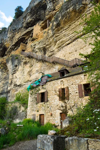 Roque Gageac Frankrijk April 2017 Verlaten Huizen Gebouwd Onder Kliffen — Stockfoto