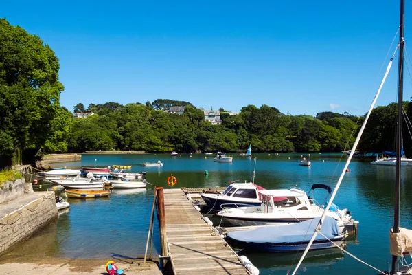 Port Navas Cornwall Storbritannien Juni 2017 Vackert Sommarsolsken Små Båtplatser — Stockfoto