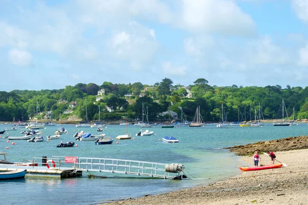 Helford Passage Reino Unido Junio 2017 Dos Personas Preparan Para —  Fotos de Stock