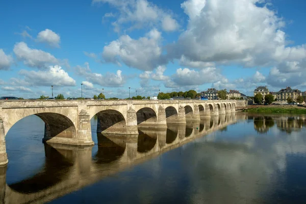 Saumur França Outubro 2017 Reflexões Tranquilo Rio Loire Dia Ensolarado — Fotografia de Stock