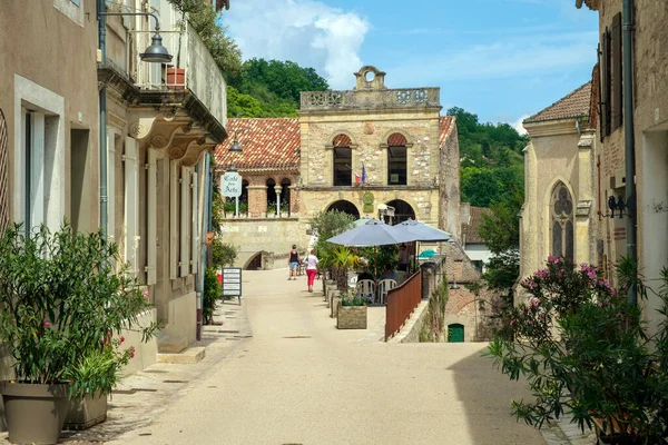 Penne Agenais France June 2018 Couple Visitors Stroll Streets Travel — стоковое фото