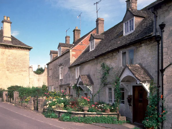 Verão Jardins Frontais Cor Pitorescas Casas Cotswold Painswick Gloucestershire Cotswolds — Fotografia de Stock