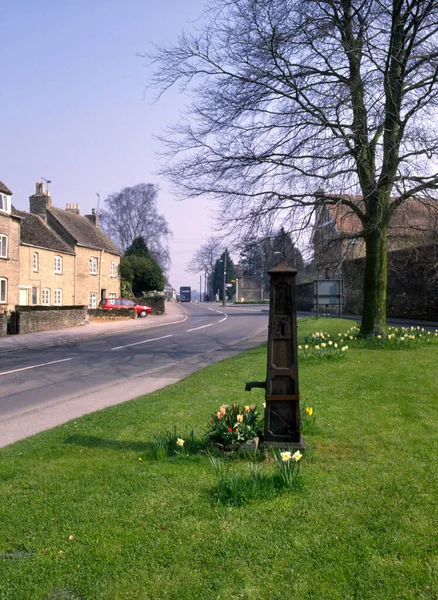 Spring Flowers Old Water Pump Street Scene Tetbury Cotswolds Gloucestershire — Stock Photo, Image