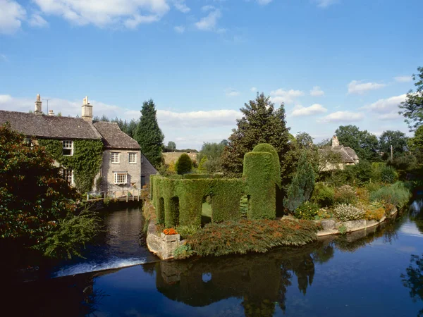 Chaty Letním Slunci Řeky Windrush Burfordu Oxfordshire Cotswolds Anglie Velká — Stock fotografie