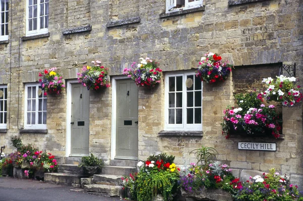 Summer Colour Row Old Almshouses Cecily Hill Cirencester Cotswolds Gloucestershire — Stock Photo, Image