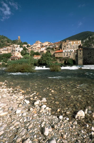 Idylliska Bergssluttningen Byn Roquebrun Floden Orb Herault Languedoc Roussillon Frankrike — Stockfoto