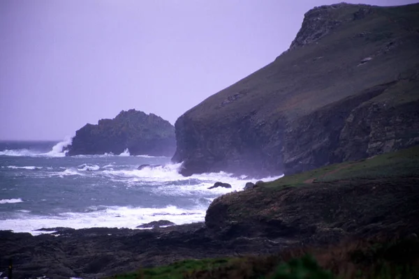 Tarde Crepúsculo Tormenta Surf Polzeath Cornwall Inglaterra Reino Unido Europa — Foto de Stock