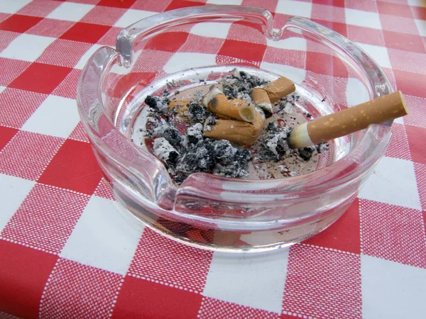 Colillas Cigarrillo Cenicero Vidrio — Foto de Stock