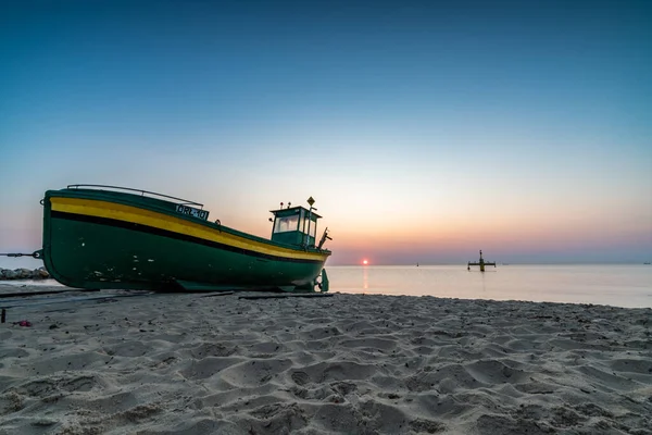 Salida Del Sol Barco Pesca Playa Gdynia — Foto de Stock