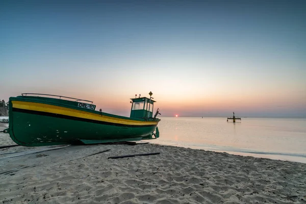 Salida Del Sol Barco Pesca Playa Gdynia — Foto de Stock