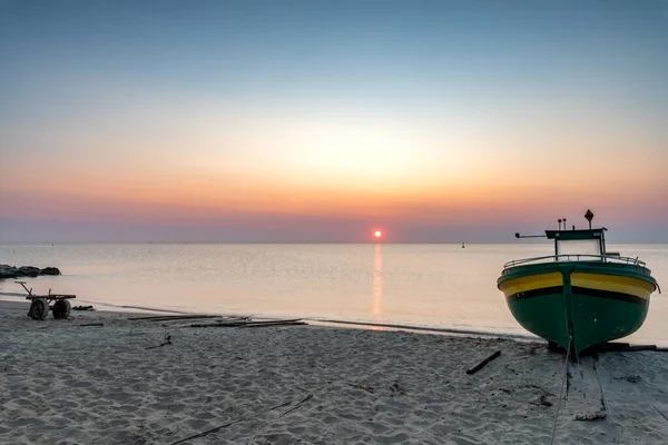 Salida Del Sol Barco Pesca Playa Gdynia — Foto de Stock