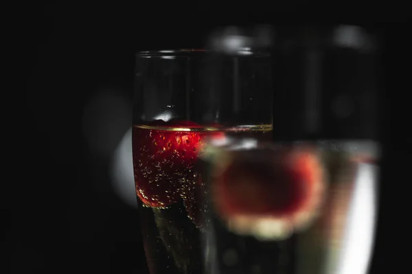 Glas Champagne Met Aardbeien — Stockfoto