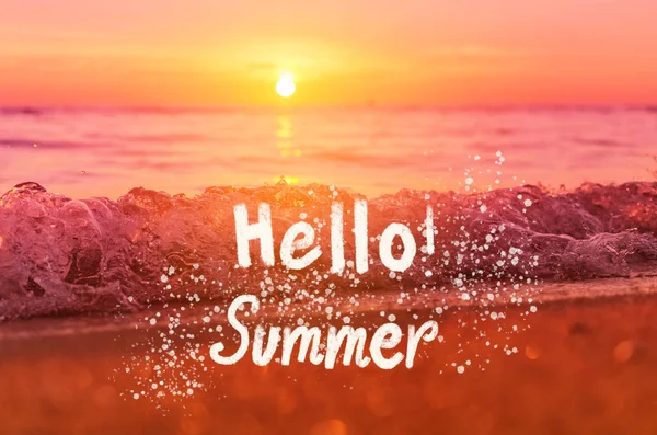 Γεια Σας Καλοκαίρι Λέξεις Θαμπάδα Τροπική Παραλία Ηλιοβασίλεμα Bokeh Κύμα — Φωτογραφία Αρχείου