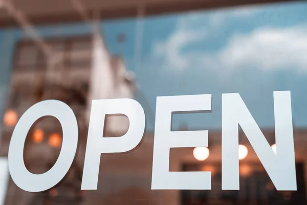 Öppna Tecken Bred Genom Glaset Dörr Café Service Och Mat — Stockfoto