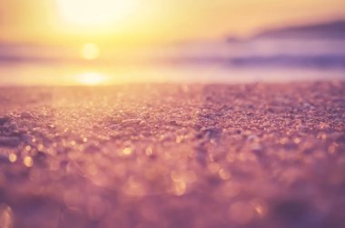 Tropikal günbatımı plaj ile bokeh güneş ışık dalga arka plan bulanıklık.