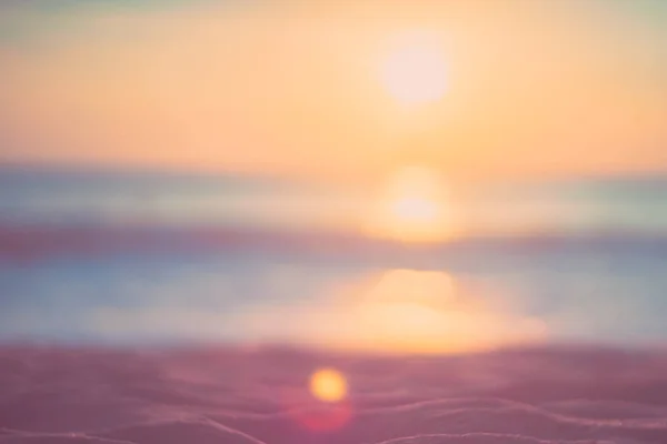 Αντιγράψτε το χώρο της άμμου θάλασσα και θολώνουν τροπική παραλία με το ηλιοβασίλεμα και σύννεφο αφηρημένο φόντο. — Φωτογραφία Αρχείου
