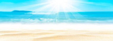 Bulanıklık güzel tropikal plaj bokeh güneş ışık dalga soyut arka plan ile Panorama Görünümü.