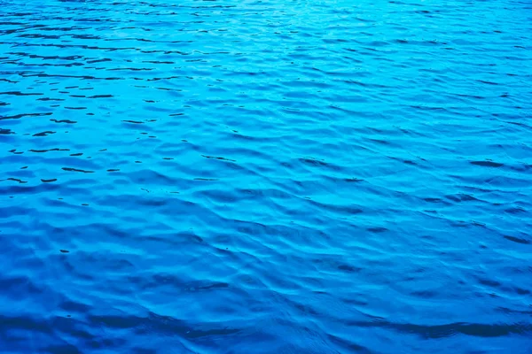 Kopiuj przestrzeń powierzchni niebieski woda tekstura streszczenie tło. — Zdjęcie stockowe