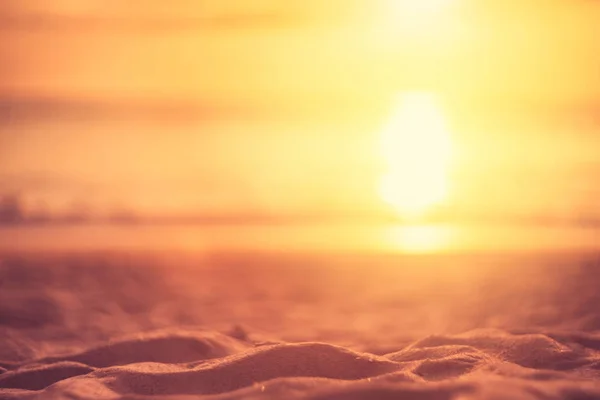 Kopie Raum von weichem Sand Meer und verschwimmen tropischen Strand mit Sonnenuntergang Himmel und Wolke abstrakten Hintergrund. — Stockfoto