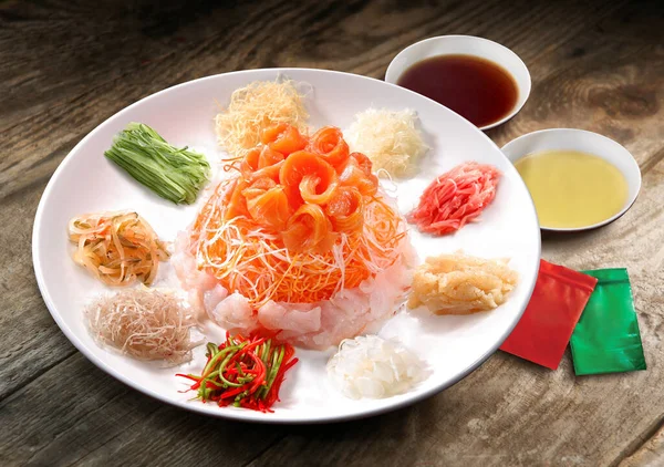 Yee Sang ya da Yusheng, Çin 'de yeni yıl yemeği.