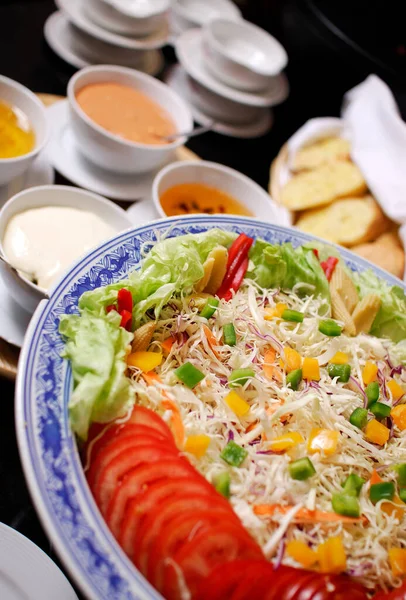 Deliciosas Ensaladas Frescas Mesa Buffet Del Restaurante — Foto de Stock