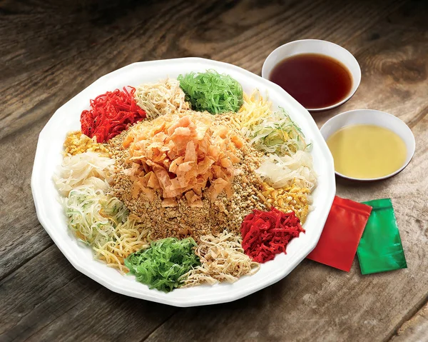 Yee Sang ya da Yusheng, Çin 'de yeni yıl yemeği.