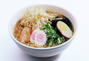 Japon tonkotsu ramen, domuz kemiği çorbası.